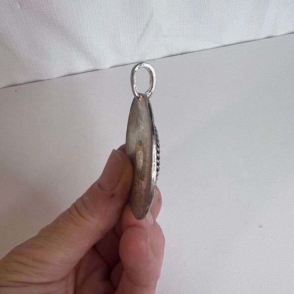 Mother of Pearl Seashell Brooch Pin Round Circle Hummingbird Bird - Picture 6 of 7